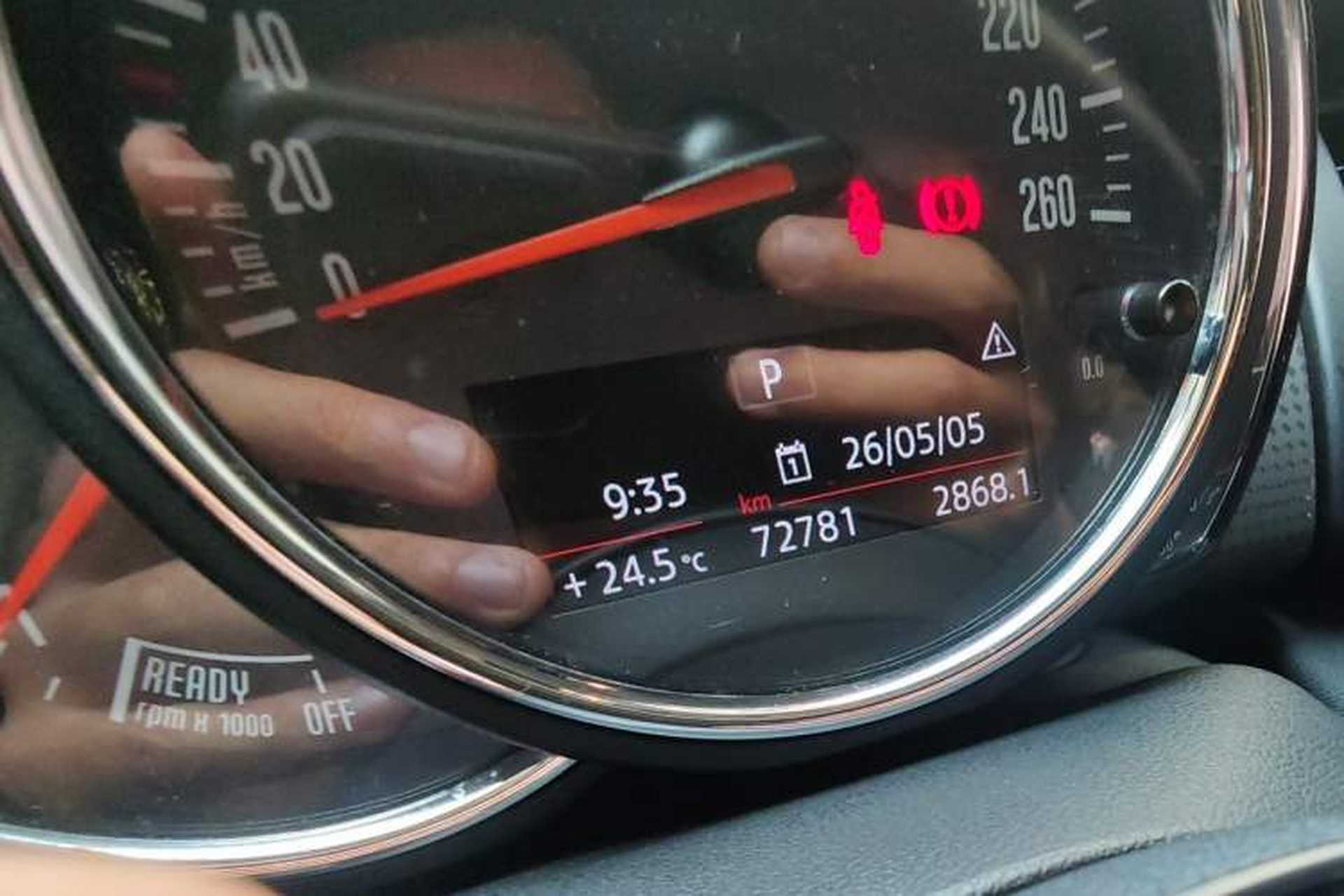 Used MINI 2016 1.5T COOPER Five-Door Edition Odometer Close Up