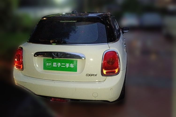 Used MINI 2016 1.5T COOPER Five-Door Edition Rear