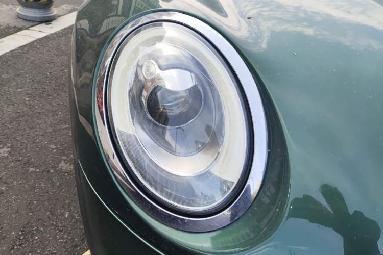 Used MINI 2016 1.5T COOPER Pioneer Edition Five-Door Model Right Front Headlight