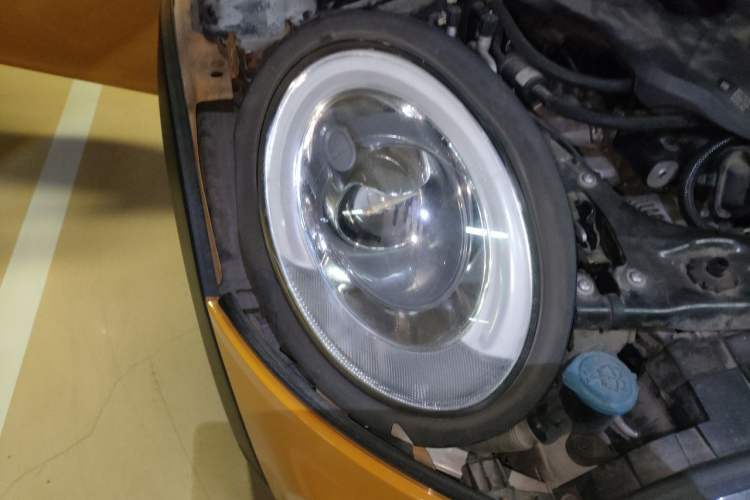 Used MINI 2016 1.5T COOPER Five-Door Edition Right Front Headlight