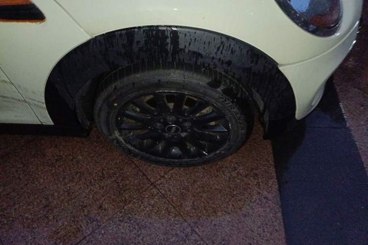 Used MINI 2016 1.5T COOPER Five-Door Edition Right Front Wheel Hub