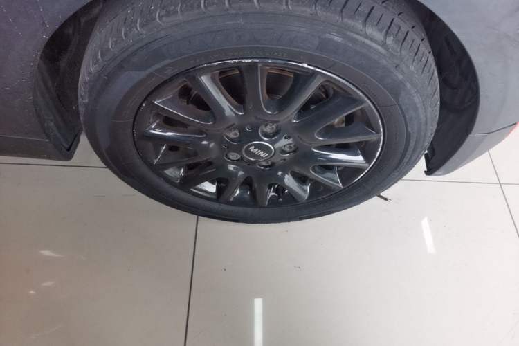 Used MINI 2016 1.5T COOPER Five-Door Edition Right Front Wheel Hub