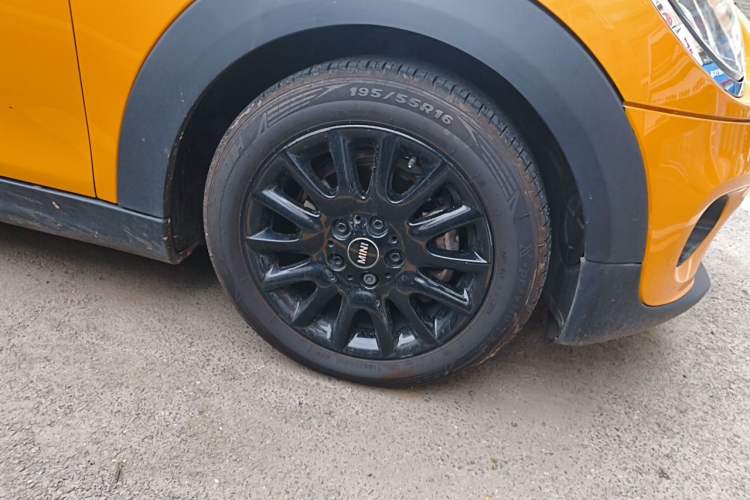 Used MINI 2016 1.5T COOPER Five-Door Edition Right Front Wheel Hub