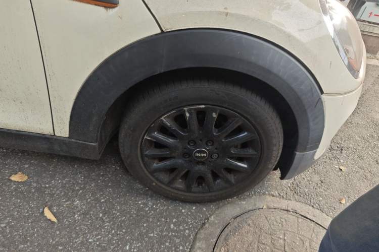 Used MINI 2016 1.5T COOPER Five-Door Edition Right Front Wheel Hub