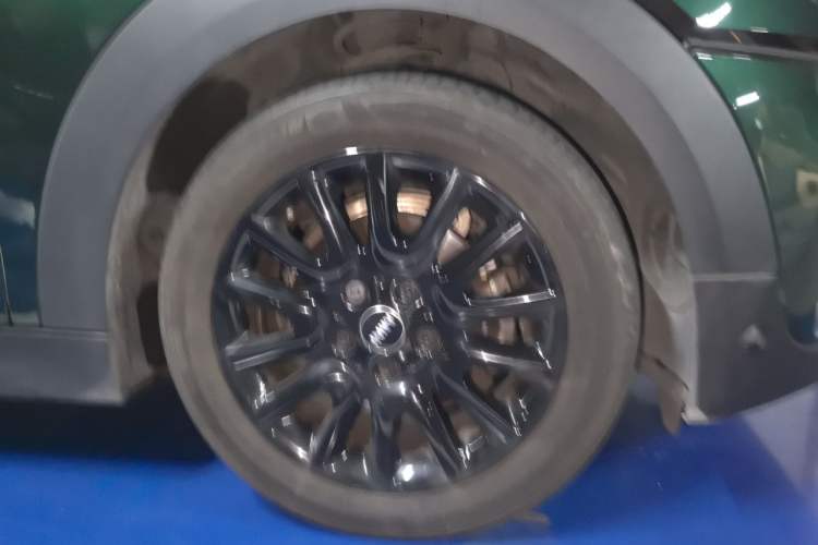 Used MINI 2016 1.5T COOPER Five-Door Edition Right Front Wheel Hub