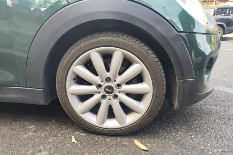 Used MINI 2016 1.5T COOPER Pioneer Edition Five-Door Model Right Front Wheel Hub