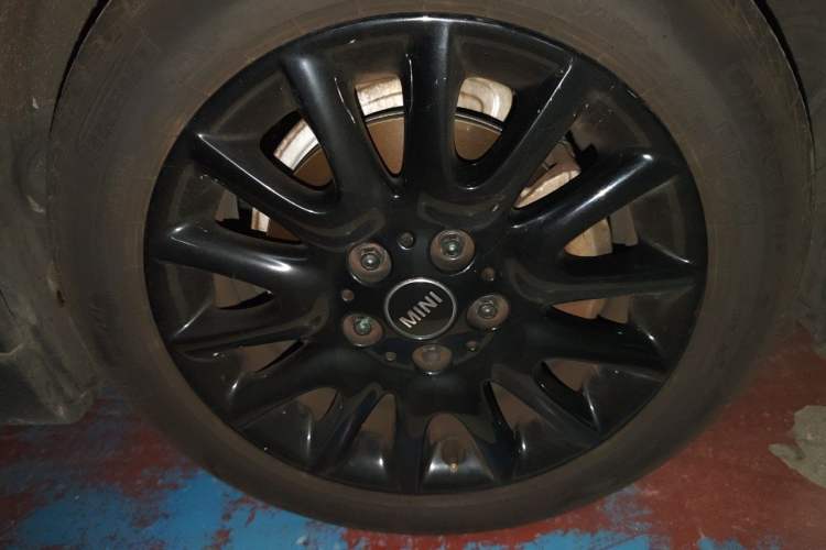 Used MINI 2016 1.5T COOPER Five-Door Edition Right Front Wheel Hub