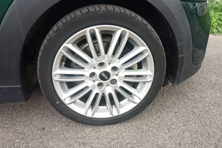 Used MINI 2016 2.0T COOPER S Five-Door Edition Right Front Wheel Hub