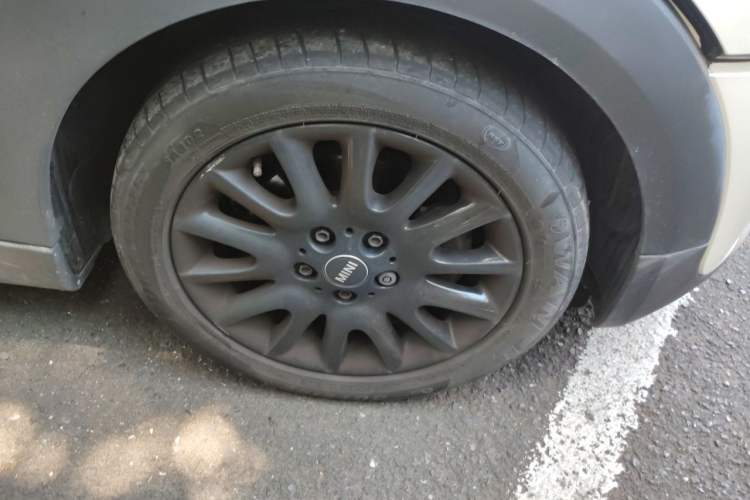 Used MINI 2016 1.5T COOPER Five-Door Edition Right Front Wheel Hub
