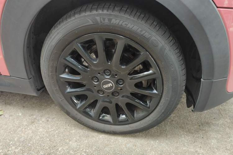 Used MINI 2016 1.2T ONE Pioneer Edition Right Front Wheel Hub