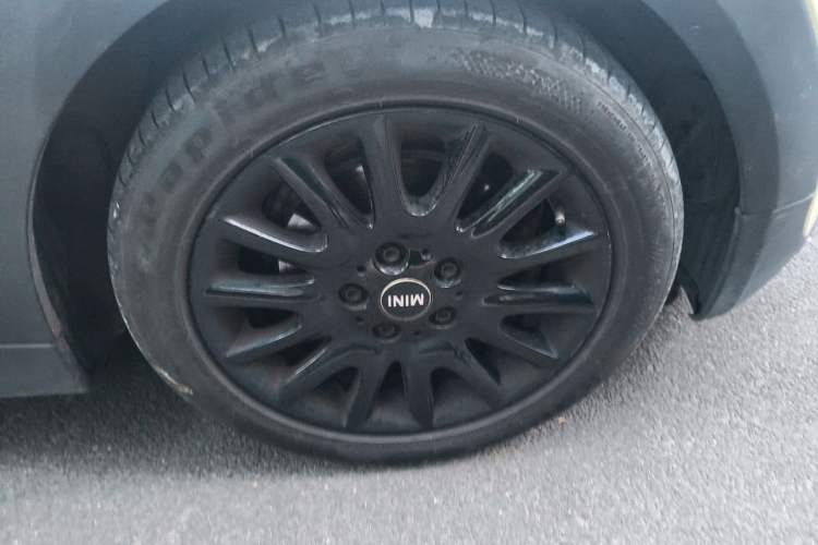 Used MINI 2016 1.5T COOPER Five-Door Edition Right Front Wheel Hub