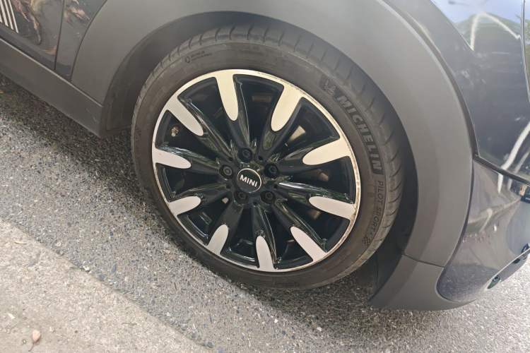 Used MINI 2016 2.0T COOPER S Five-Door Edition Right Front Wheel Hub
