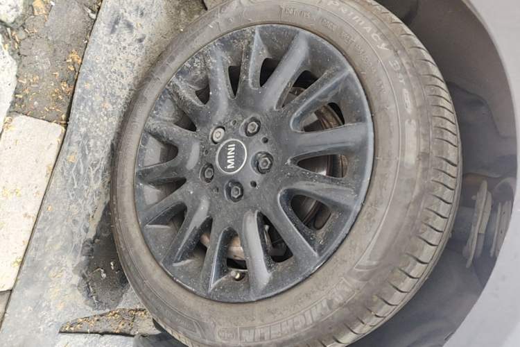 Used MINI 2016 1.5T COOPER Five-Door Edition Right Front Wheel Hub