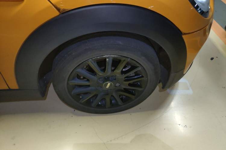 Used MINI 2016 1.5T COOPER Five-Door Edition Right Front Wheel Hub