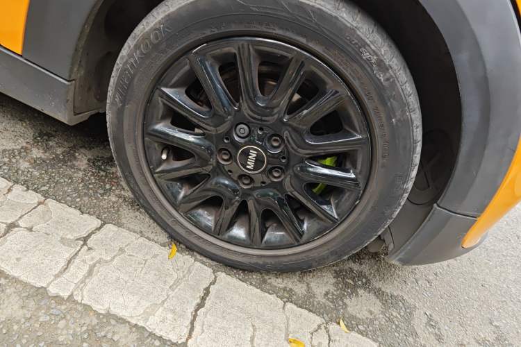 Used MINI 2016 1.5T COOPER Five-Door Edition Right Front Wheel Hub