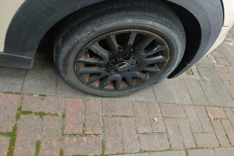 Used MINI 2016 1.5T COOPER Five-Door Edition Right Front Wheel Hub