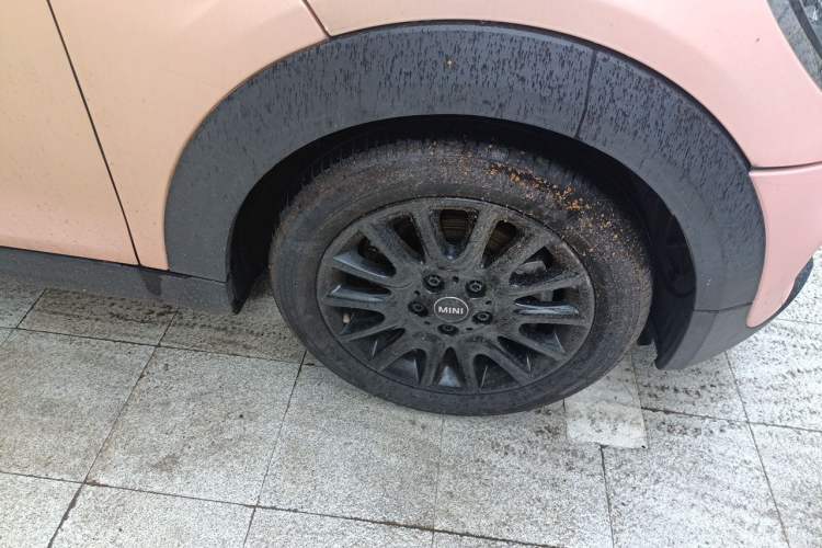 Used MINI 2016 1.2T ONE Pioneer Edition Five-Door Version Right Front Wheel Hub