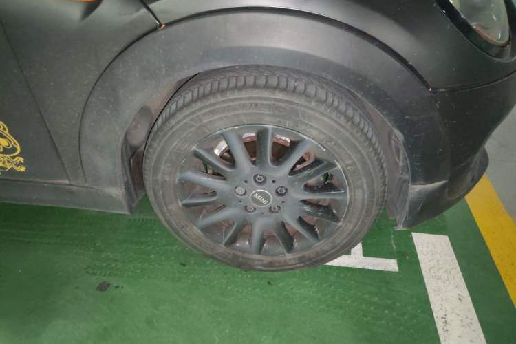 Used MINI 2016 1.5T COOPER Five-Door Edition Right Front Wheel Hub