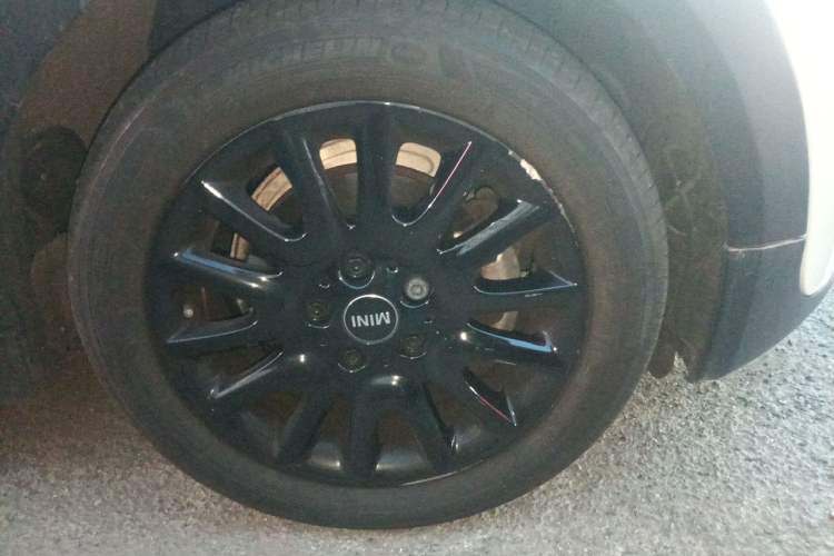 Used MINI 2016 1.5T COOPER Five-Door Edition Right Front Wheel Hub