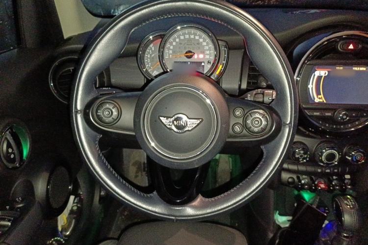 Used MINI 2016 1.5T COOPER Five-Door Edition Steering Wheel