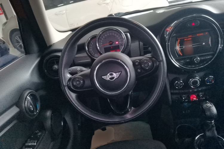 Used MINI 2016 1.5T COOPER Five-Door Edition Steering Wheel
