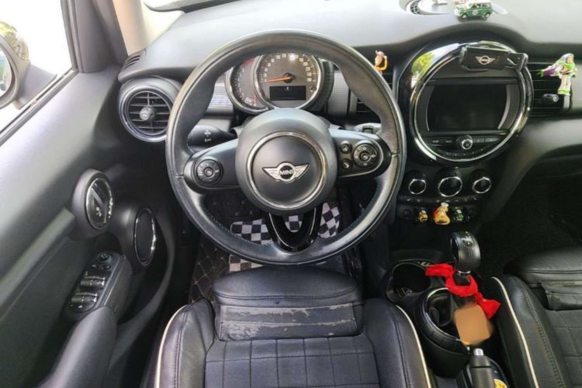 Used MINI 2016 1.5T COOPER Five-Door Edition Steering Wheel