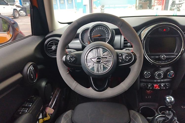 Used MINI 2016 1.5T COOPER Five-Door Edition Steering Wheel