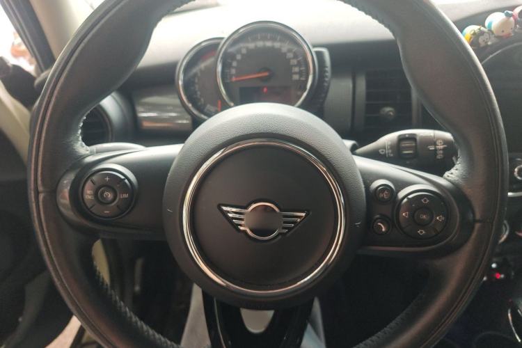 Used MINI 2016 1.5T COOPER Five-Door Edition Steering Wheel