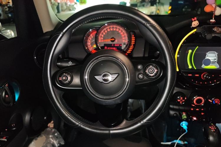 Used MINI 2016 1.5T COOPER Five-Door Edition Steering Wheel