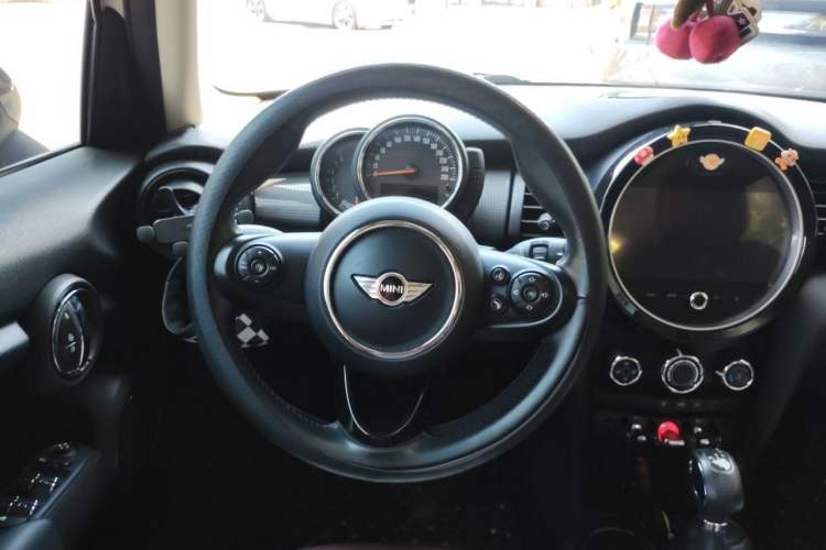 Used MINI 2016 1.5T COOPER Five-Door Edition Steering Wheel