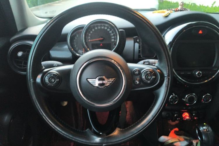 Used MINI 2016 1.5T COOPER Five-Door Edition Steering Wheel