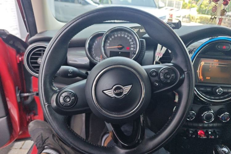 Used MINI 2016 1.5T COOPER Five-Door Edition Steering Wheel