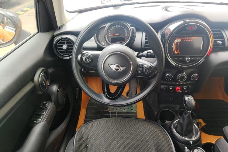 Used MINI 2016 1.5T COOPER Five-Door Edition Steering Wheel