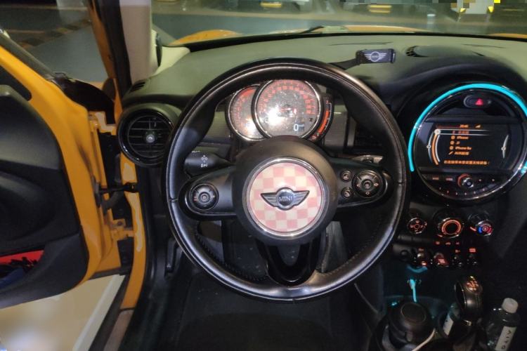 Used MINI 2016 1.5T COOPER Five-Door Edition Steering Wheel