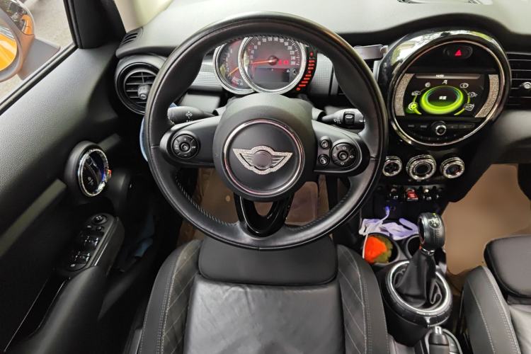 Used MINI 2016 1.5T COOPER Five-Door Edition Steering Wheel