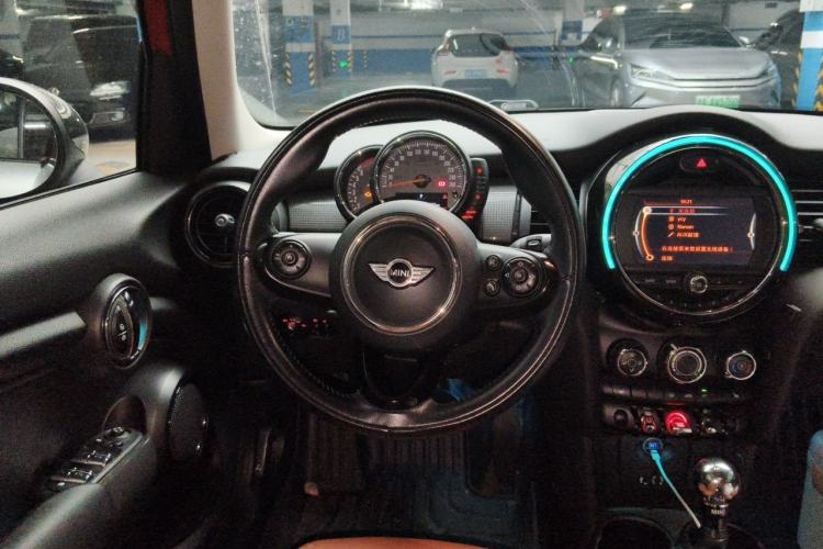 Used MINI 2016 1.5T COOPER Five-Door Edition Steering Wheel