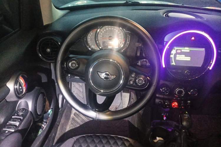Used MINI 2016 1.5T COOPER Five-Door Edition Steering Wheel