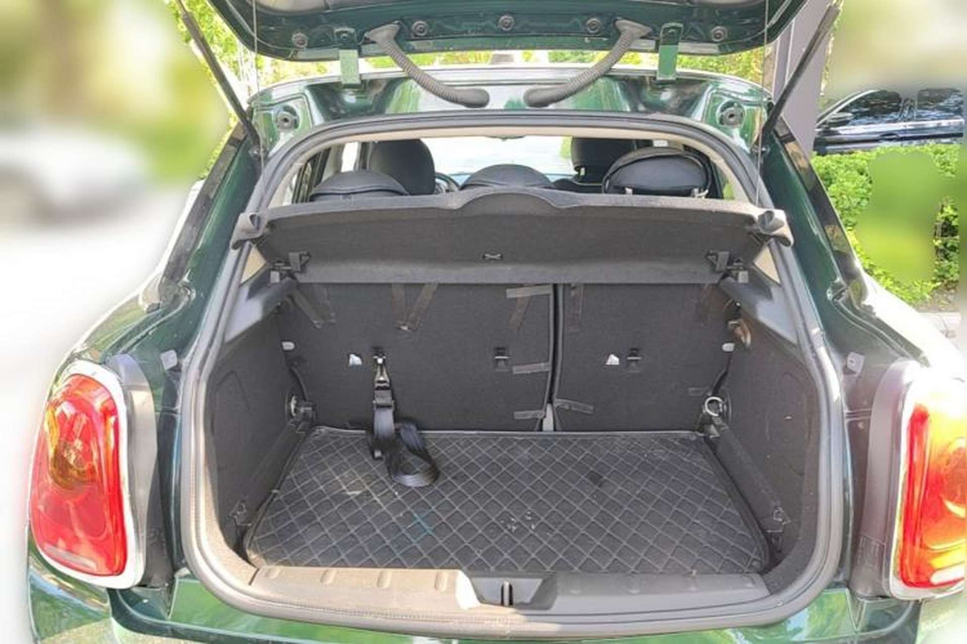 Used MINI 2016 1.5T COOPER Five-Door Edition Trunk