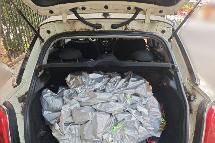 Used MINI 2016 1.5T COOPER Five-Door Edition Trunk