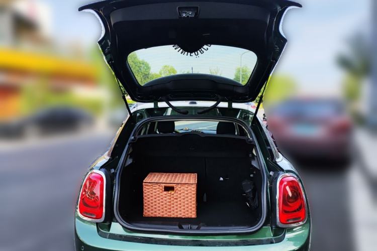 Used MINI 2016 1.5T COOPER Pioneer Edition Five-Door Model Trunk