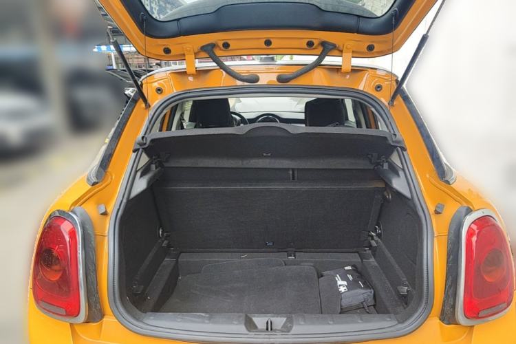 Used MINI 2016 1.5T COOPER Five-Door Edition Trunk