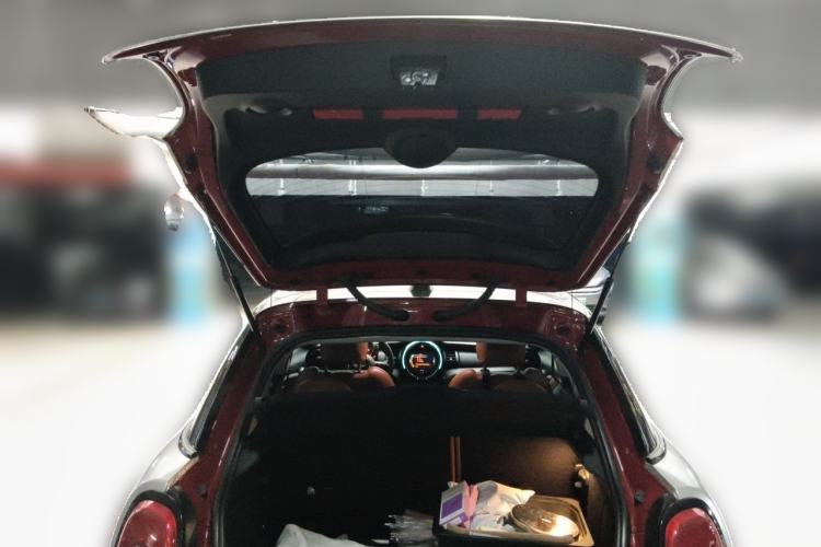 Used MINI 2016 1.5T COOPER Five-Door Edition Trunk