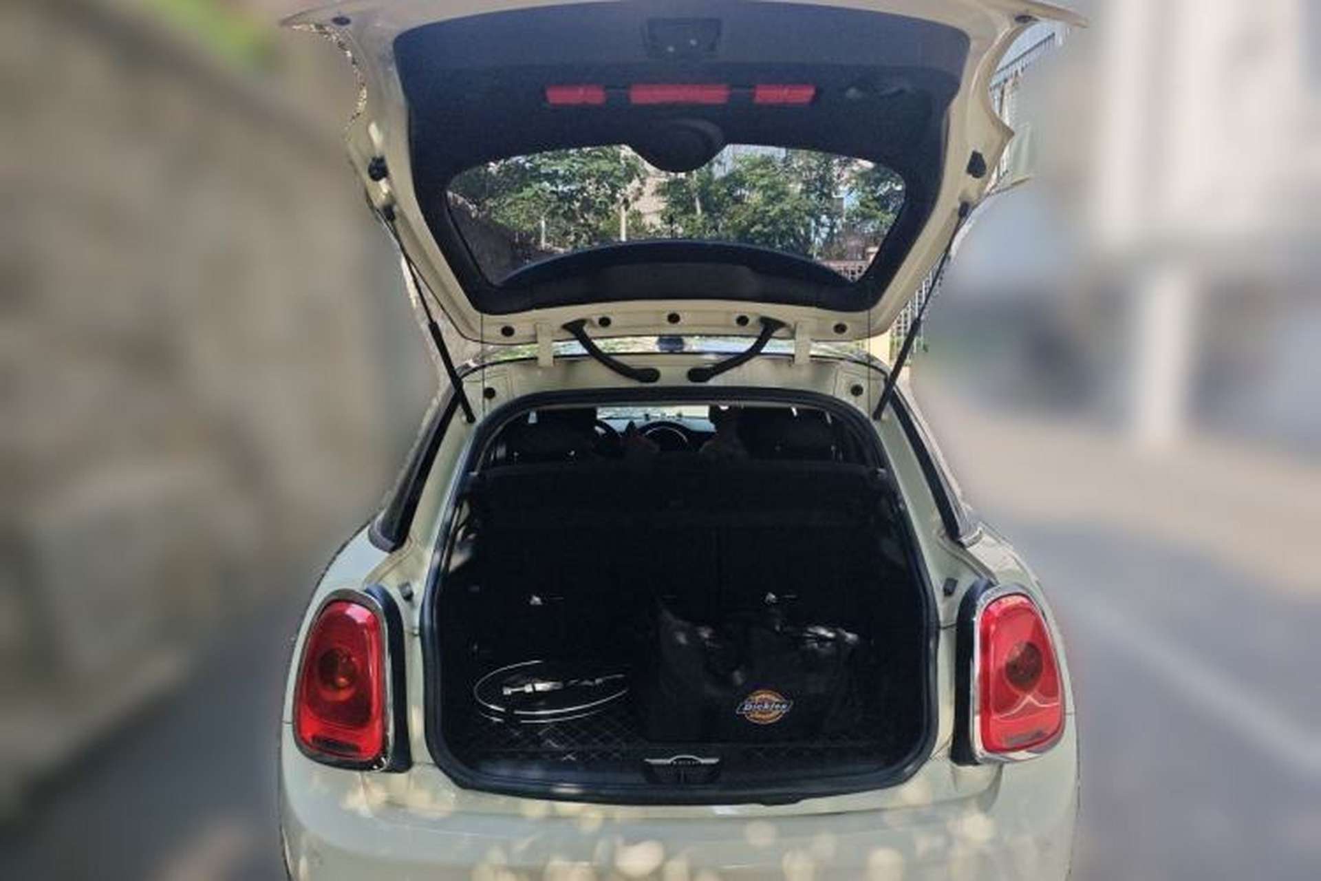 Used MINI 2016 1.5T COOPER Five-Door Edition Trunk