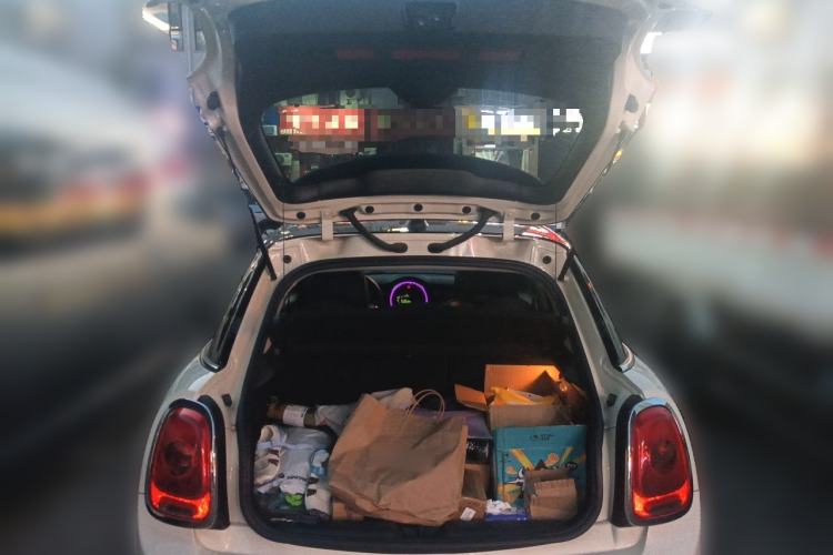 Used MINI 2016 1.5T COOPER Five-Door Edition Trunk