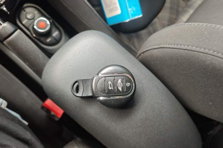 Used MINI 2016 1.5T COOPER Five-Door Edition Vehicle Key