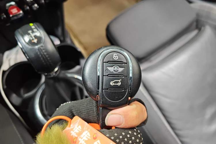 Used MINI 2016 1.5T COOPER Five-Door Edition Vehicle Key