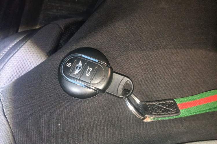 Used MINI 2016 1.5T COOPER Five-Door Edition Vehicle Key