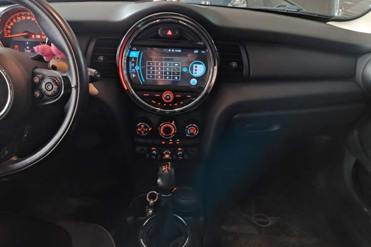 Used MINI 2016 1.2T ONE Pioneer Edition Five-Door Version Audio And AC Panel