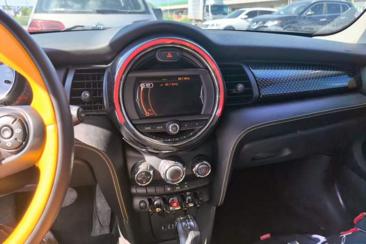 Used MINI 2016 1.2T ONE Pioneer Edition Audio And AC Panel