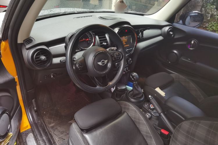 Used MINI 2016 1.5T COOPER Center Console